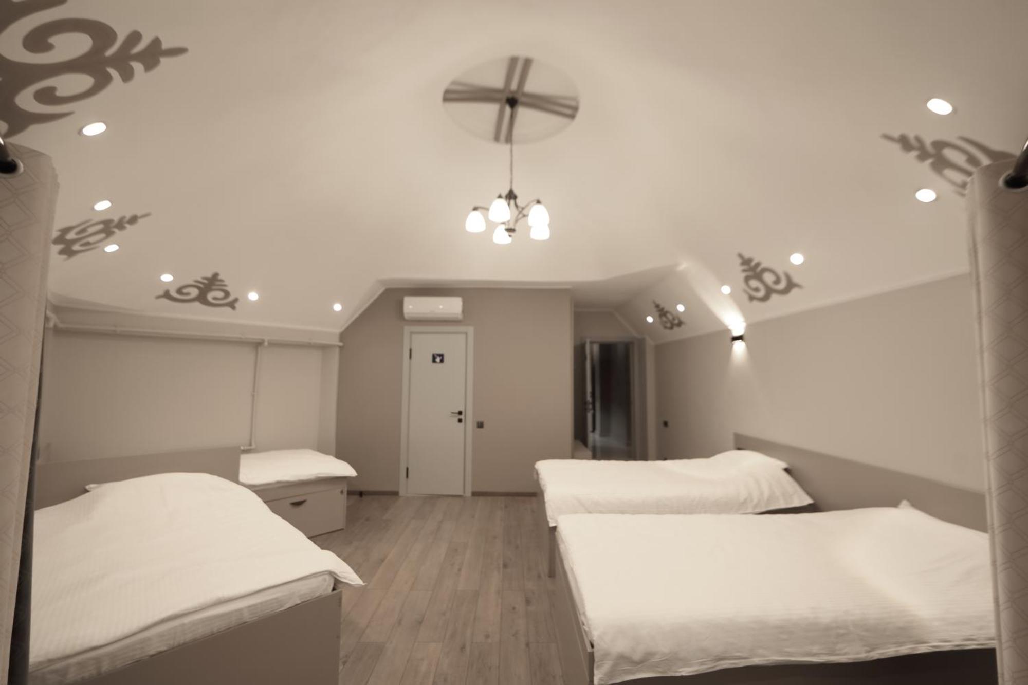 Cozy Hostel Bishkek Esterno foto