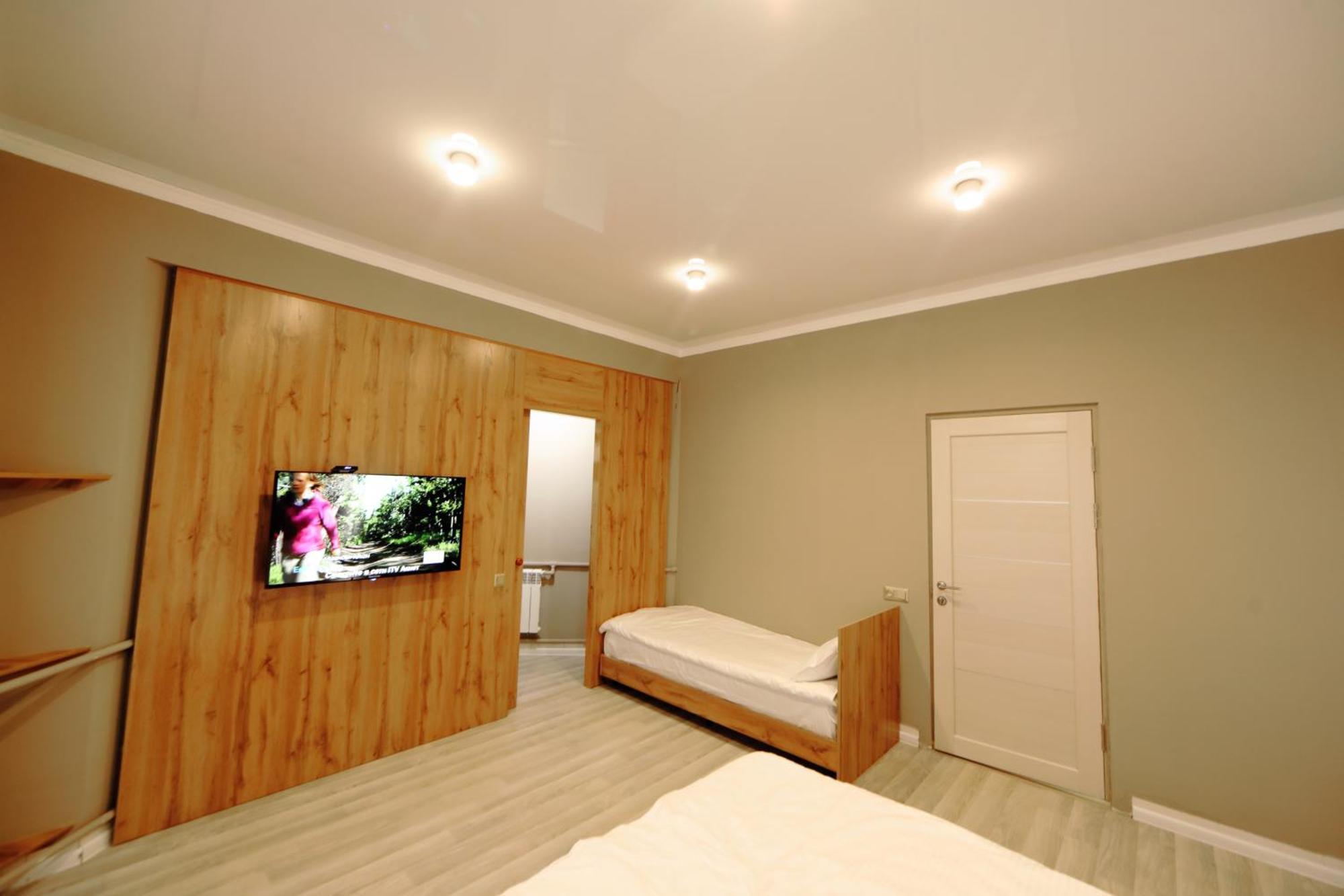 Cozy Hostel Bishkek Esterno foto